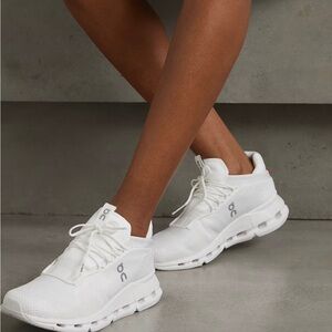 On cloud nova sneakers
